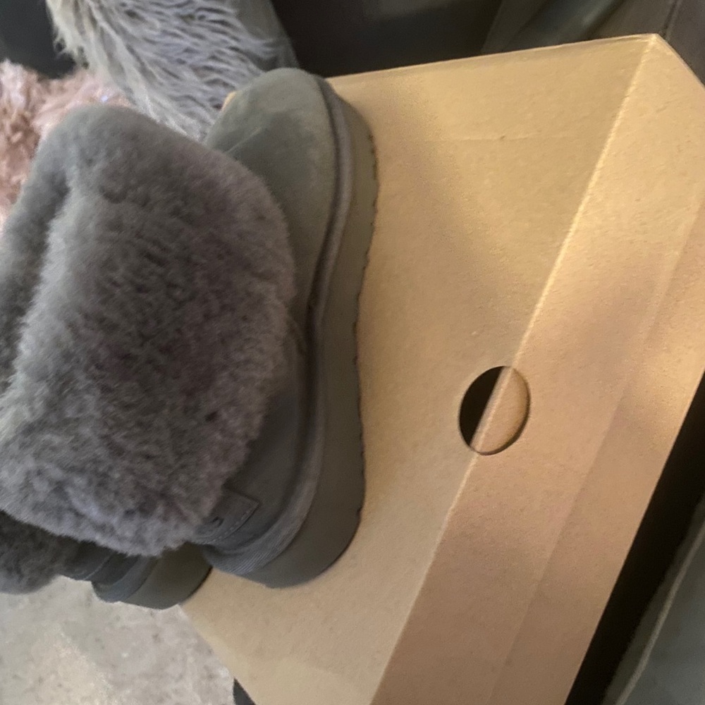 Woman’s Ugg’s !! Mini